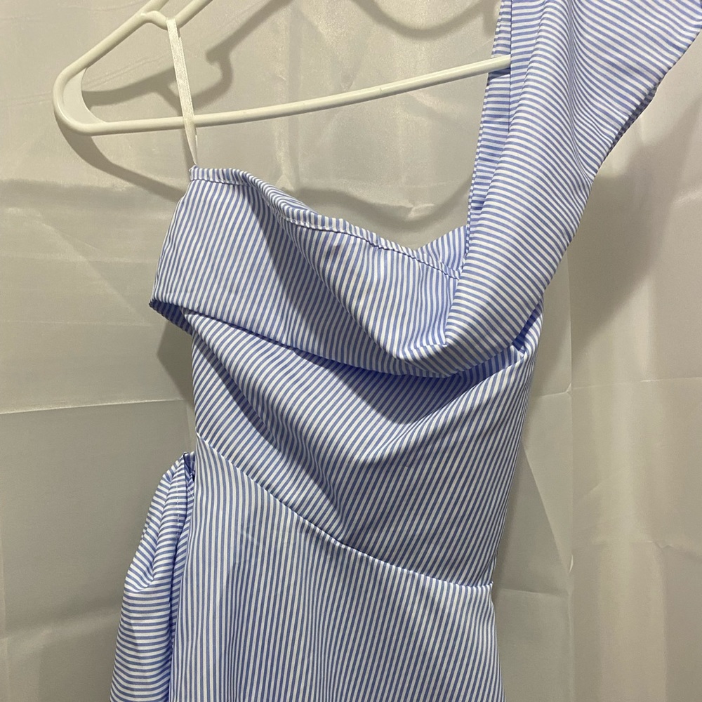 Top-Ladies Blue&White One Shoulder